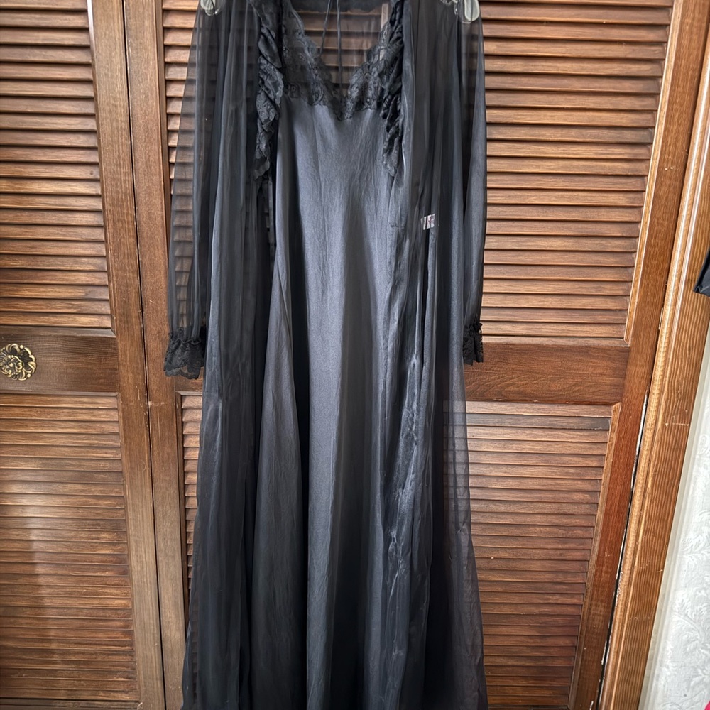 Elegant Black Nightgown & Robe